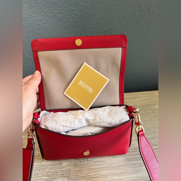 🆕 Michael Kors Vibrant Red Crossbody Bag - Picture 7 of 9